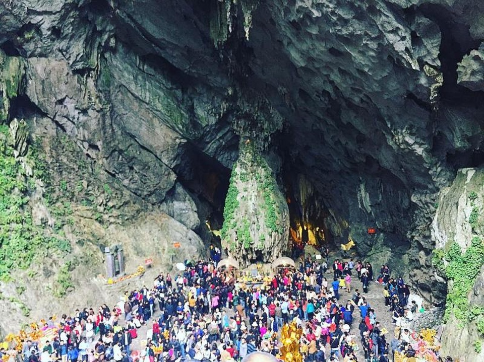6 hang động Việt Nam nổi tiếng thế giới - 1 Động Hương Tích luôn thu hút rất nhiều du khách.(Ảnh: quynhem10)