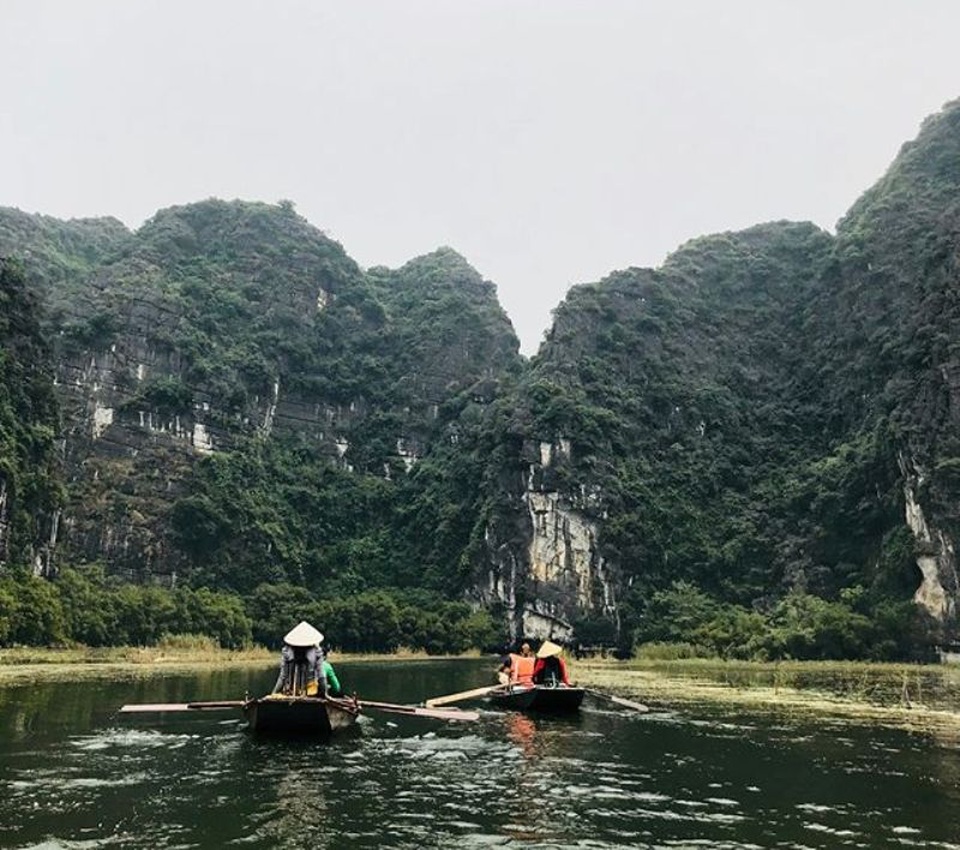 6 hang động Việt Nam nổi tiếng thế giới - 2 Cảnh non nước, mây trời đẹp ngây ngất trên đường vào động. (Ảnh: jdlaine)
