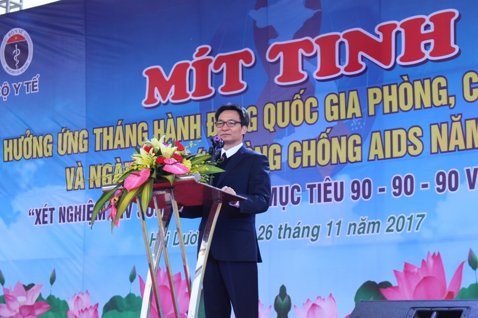 Đẩy lùi đại dịch HIV/AIDS vào năm 2030 - 1 Phó Thủ tướng Vũ Đức Đam phát biểu tại lễ mít tinh sáng ngày 26/11.
