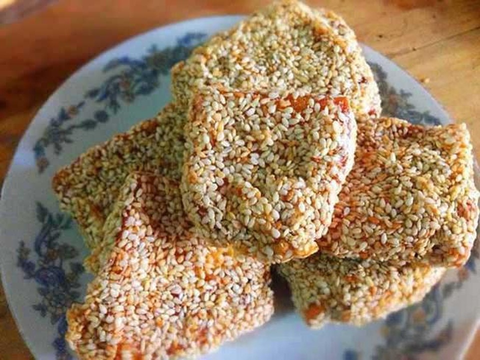 Cắn một miếng, thực khách sẽ cảm nhận được độ giòn tan thấm dần nơi đầu lưỡi.