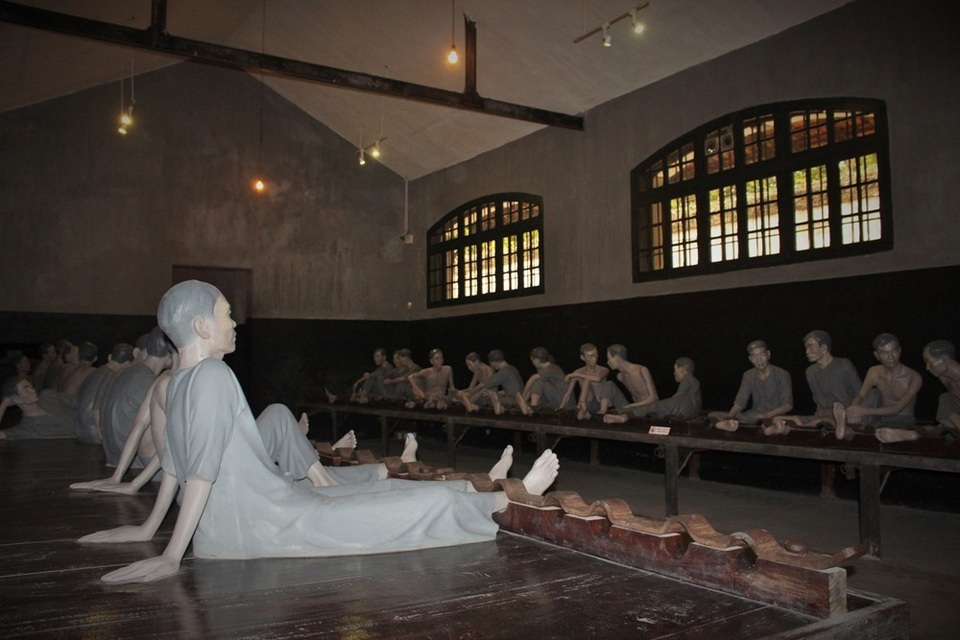 Du khách nước ngoài ám ảnh với “địa ngục trần gian” giữa Thủ đô - 4 Du khách nước ngoài ám ảnh với “địa ngục trần gian” giữa Thủ đô - 4