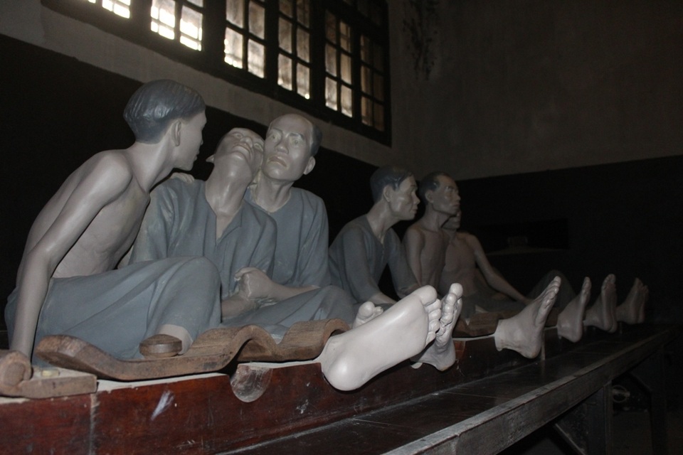Du khách nước ngoài ám ảnh với “địa ngục trần gian” giữa Thủ đô - 7 Du khách nước ngoài ám ảnh với “địa ngục trần gian” giữa Thủ đô - 7