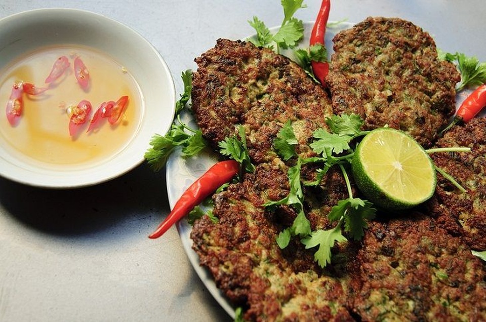Thưởng thức đặc sản “rồng đất” ở Hải Dương - 4 Chả rươi có màu sắc hấp dẫn và mùi vị khó lòng chối từ.