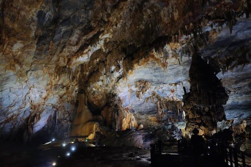 Mê mải với chốn “hoàng cung trong lòng đất” ở Quảng Bình - 2 Ảnh: hatrantuananh