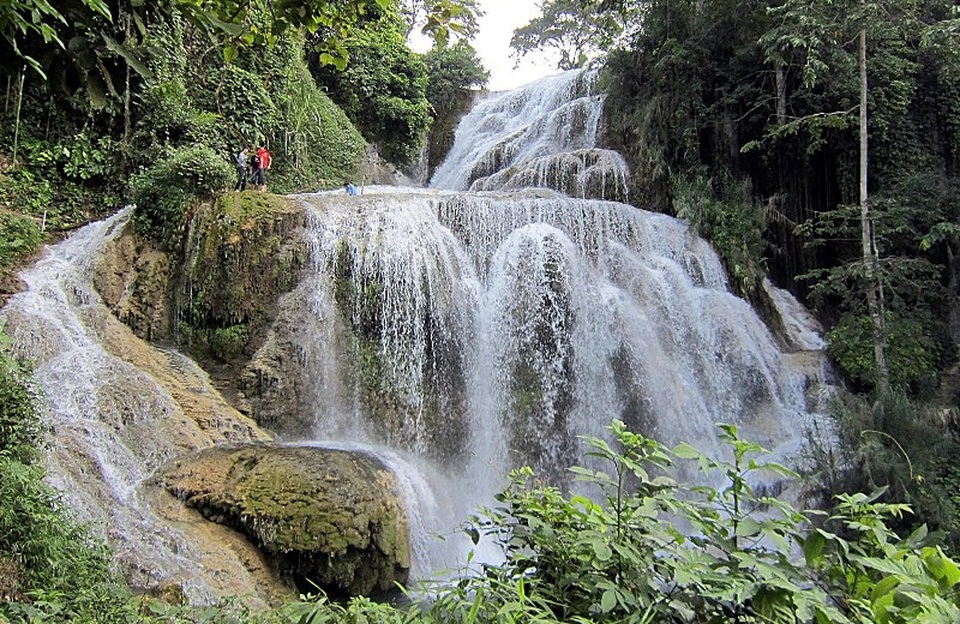 “Săn lùng” những điểm đến tuyệt đẹp ngỡ bị lãng quên ở Việt Nam - 3 Thác Mu chính là thiên đường ngủ quên vô cùng lý tưởng dành cho dân ham xê dịch. (Ảnh: LĐO)
