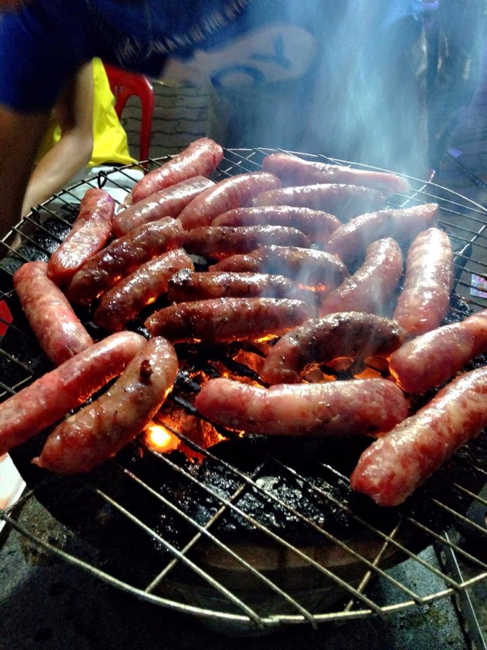 Tung lò mò: Đặc sản độc đáo từ… ruột bò của người Chăm - 3 Với thực khách, tung là mò thật sự là một món quà quý, ngon, lạ và bổ dưỡng.