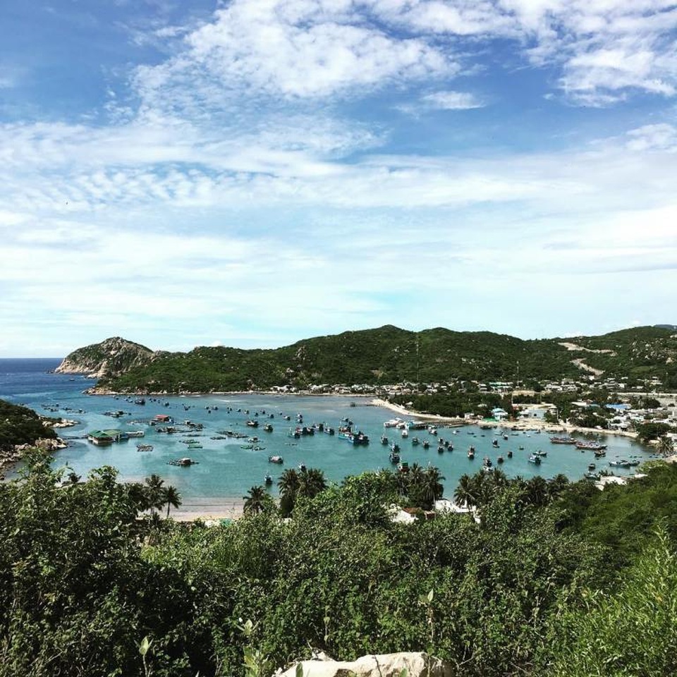 Vịnh Vĩnh Hy nổi tiếng là một trong bốn vịnh đẹp nhất Việt Nam. (Ảnh: hongsam)