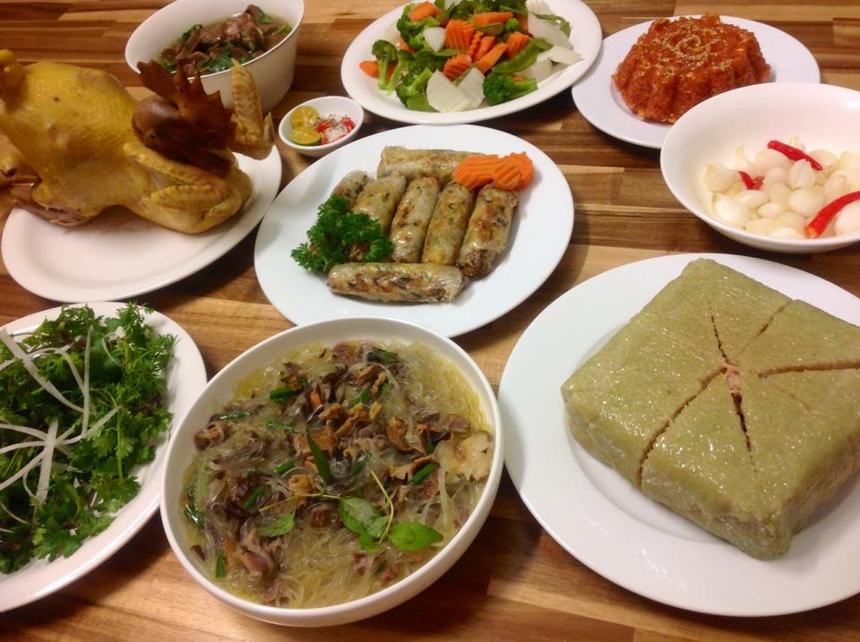 Ngày ông Công, ông Táo nên cúng cỗ mặn hay cỗ chay? - 2 Các chuyên gia văn hóa cho rằng, các gia đình chỉ nên làm mâm cúng đơn giản, tiết kiệm. (Ảnh minh họa)