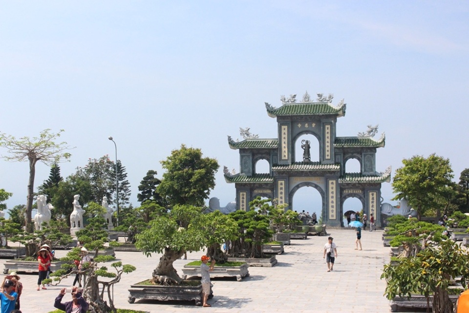 Những điểm du xuân đẹp nhất miền Trung - 2 Khung cảnh chùa Linh Ứng ở Đà Nẵng. (Ảnh: H.N)