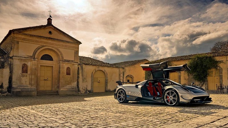“Thần gió” Pagani Huayra bị triệu hồi - 2 “Thần gió” Pagani Huayra bị triệu hồi - 2