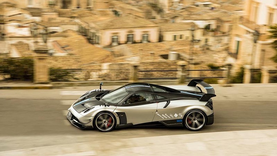 “Thần gió” Pagani Huayra bị triệu hồi - 17 “Thần gió” Pagani Huayra bị triệu hồi - 17