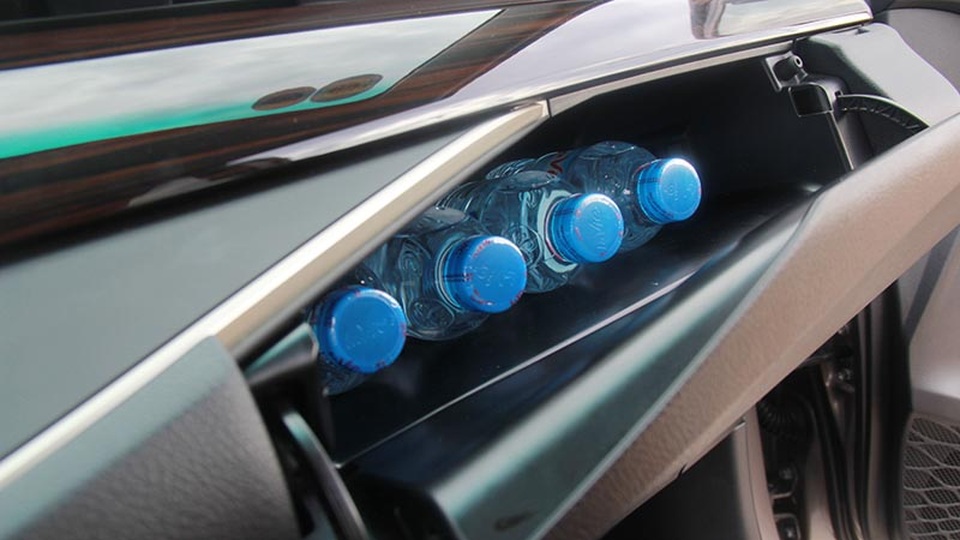 Ngăn làm mát đồ uống phía trước