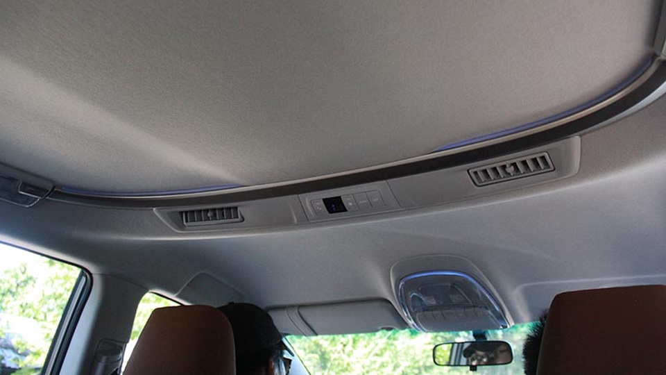 
Giàn lạnh ở hàng ghế thứ hai với thiết kế trẻ trung đi kèm hệ thống đèn Led trang trí
