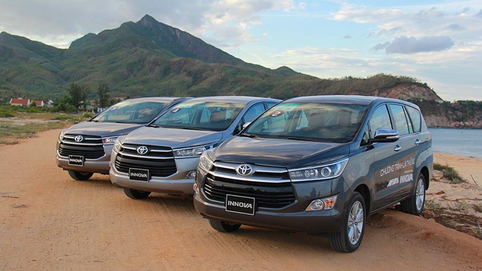 
Toyota Innova thế hệ thứ hai tại Việt Nam có ba phiên bản E, G và V
