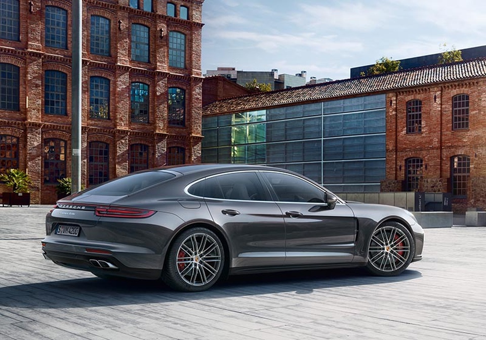Chưa ra mắt, Porsche Panamera Turbo thế hệ thứ hai đã có mặt tại Việt Nam - 3 Chưa ra mắt, Porsche Panamera Turbo thế hệ thứ hai đã có mặt tại Việt Nam - 3