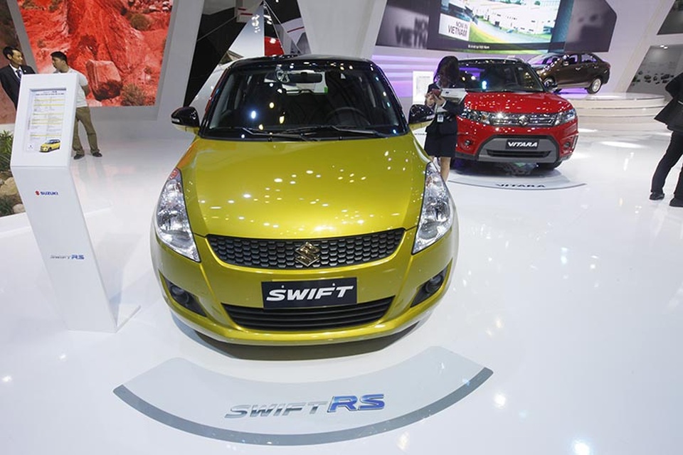 Cuộc trình diễn của những mẫu xe tiền tỉ (P.2) - 19 Suzuki Swift RS với một số nâng cấp về ngoại thất
