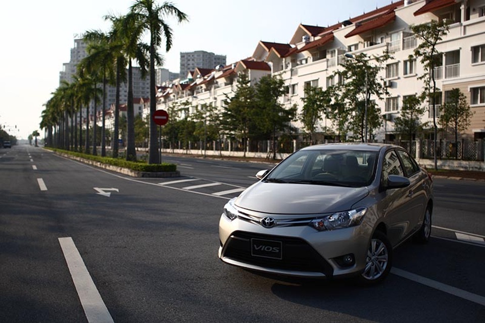 Toyota Vios 2017 có gì mới khi giá bán không đổi? - 4 Thiết kế ngoại thất của Vios mới không có gì thay đổi nhưng trang bị tiêu chuẩn đã được nâng cao hơn so với phiên bản cũ.