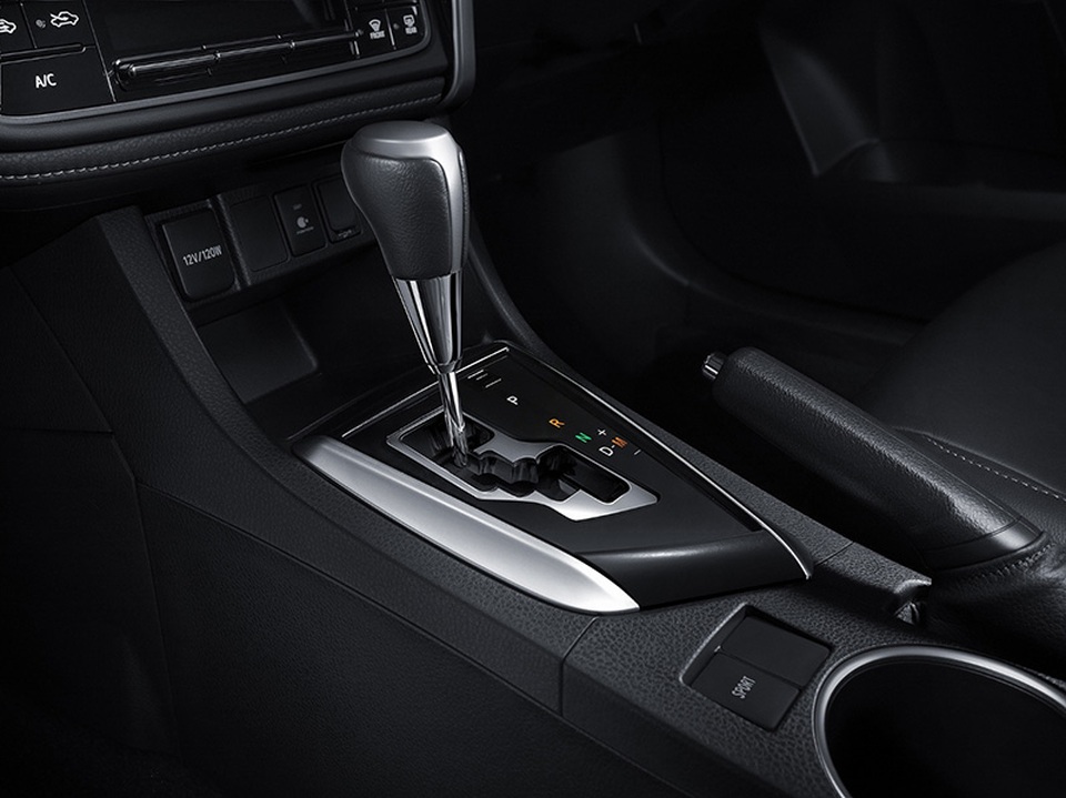 Toyota ra mắt phiên bản nâng cấp mới cho Altis - 10 Toyota ra mắt phiên bản nâng cấp mới cho Altis - 10