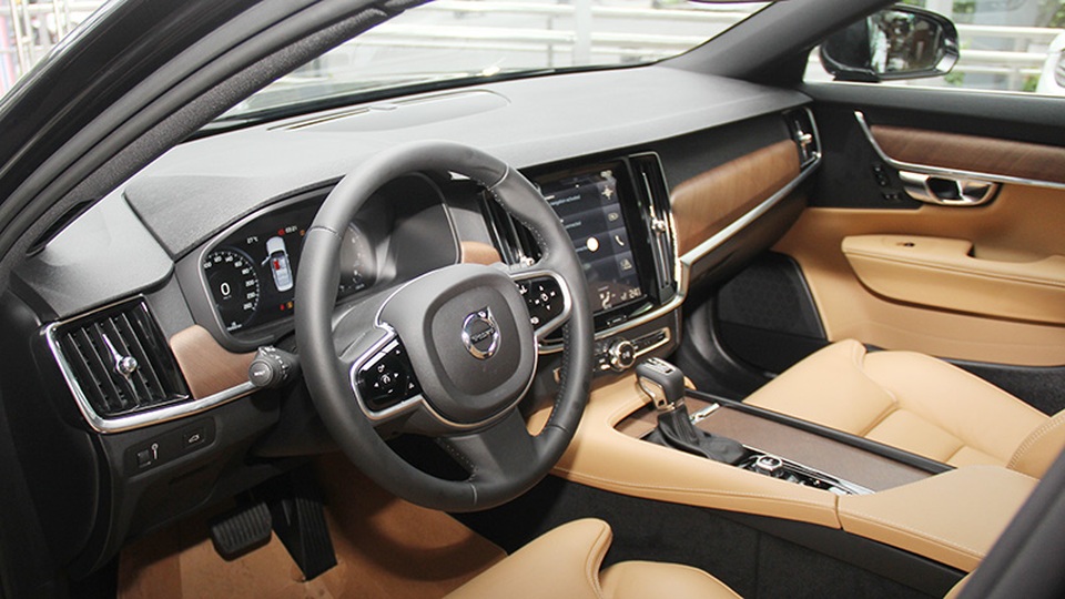 Toyota giảm giá Camry, Mitsubishi đưa Pajero Sport mới về Việt Nam - 5