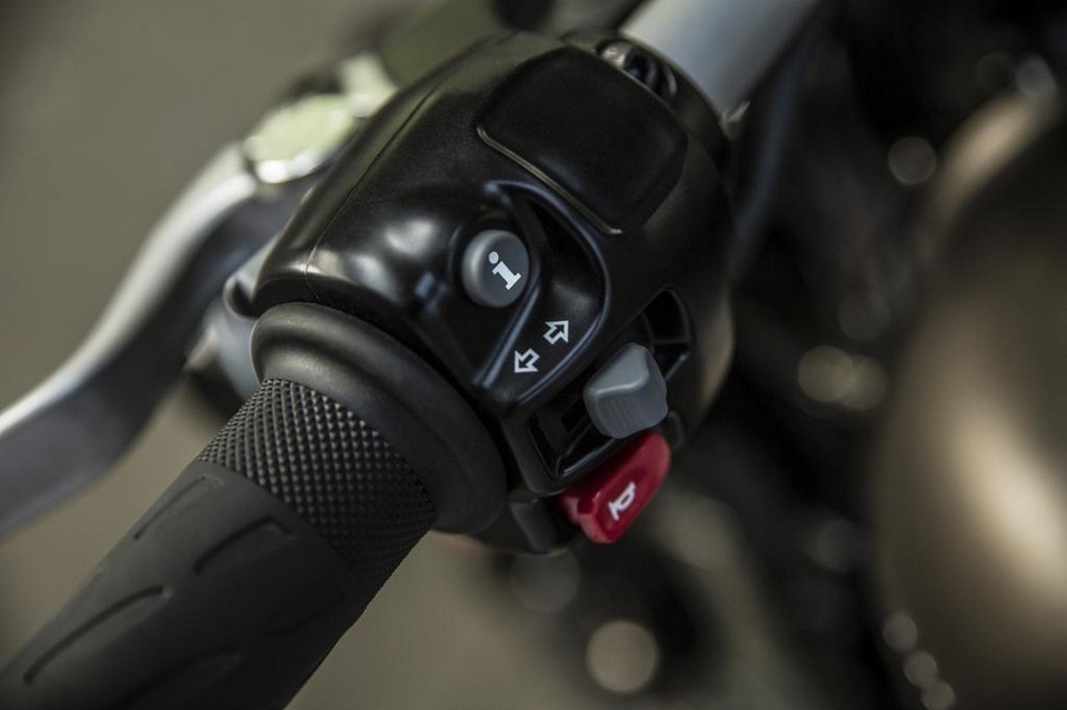 Triumph Bonneville Bobber - Sự lãng mạn "kiểu Mỹ" - 9 Triumph Bonneville Bobber - Sự lãng mạn "kiểu Mỹ" - 9