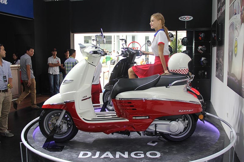 Peugeot lắp ráp xe máy tại Việt Nam, Honda nhập khẩu SH300i - 2 Peugeot Django 125 có trọng lượng không tải 135kg, dung tích bình xăng 8,5L và chiều cao yên 770mm