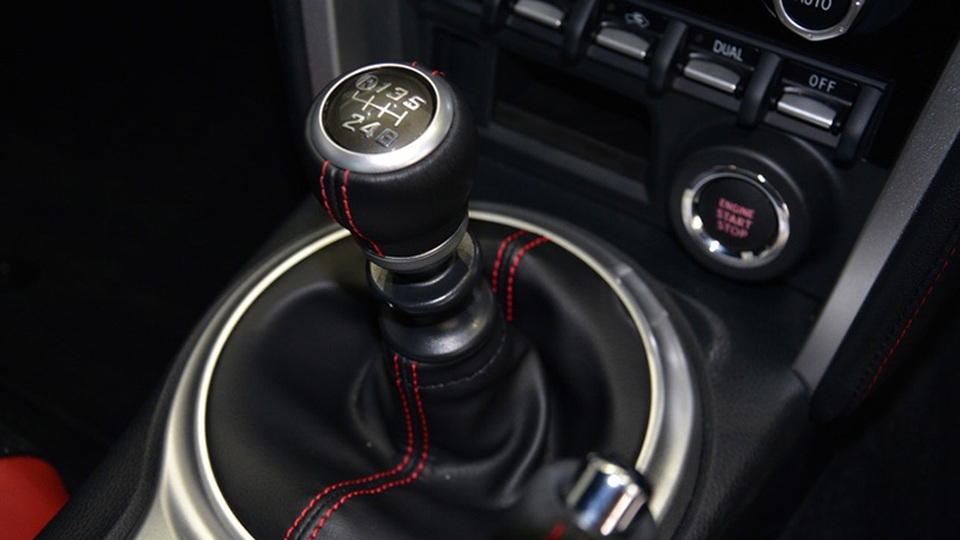 Toyota triệu hồi mẫu xe thể thao FT 86 - 1