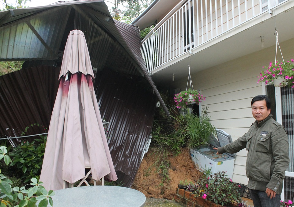 Căn nhà của bà Khiêm bị sập một phần