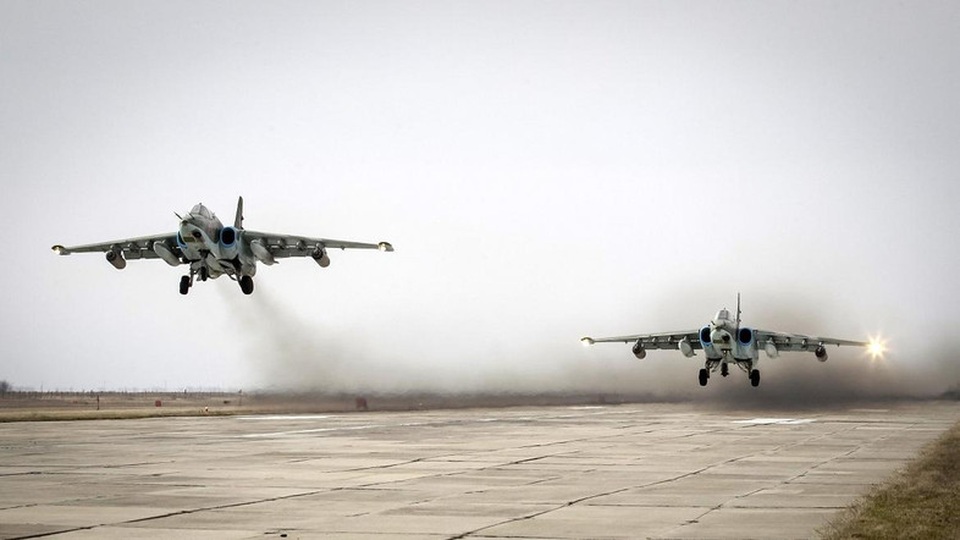 Vì sao Nga - Mỹ đối đầu tốn kém ở Syria? - 1
Máy bay nga hoạt động tại Syria (Ảnh minh họa: Reuters)