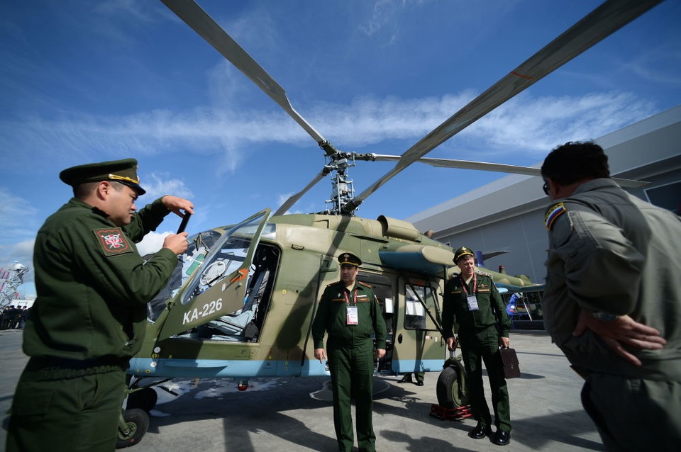 Nga khoe dàn vũ khí "khủng" tại triển lãm quân sự - 2
Theo Sputnik, diễn đàn nhằm cải thiện hình ảnh của các lực lượng vũ trang và chứng tỏ khả năng của các tổ chức khoa học của Nga.
