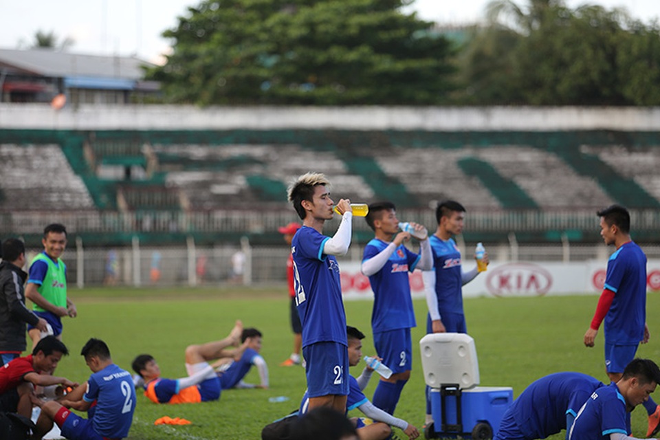 
Các cầu thủ Việt Nam phải tập luyện với cường độ nặng
