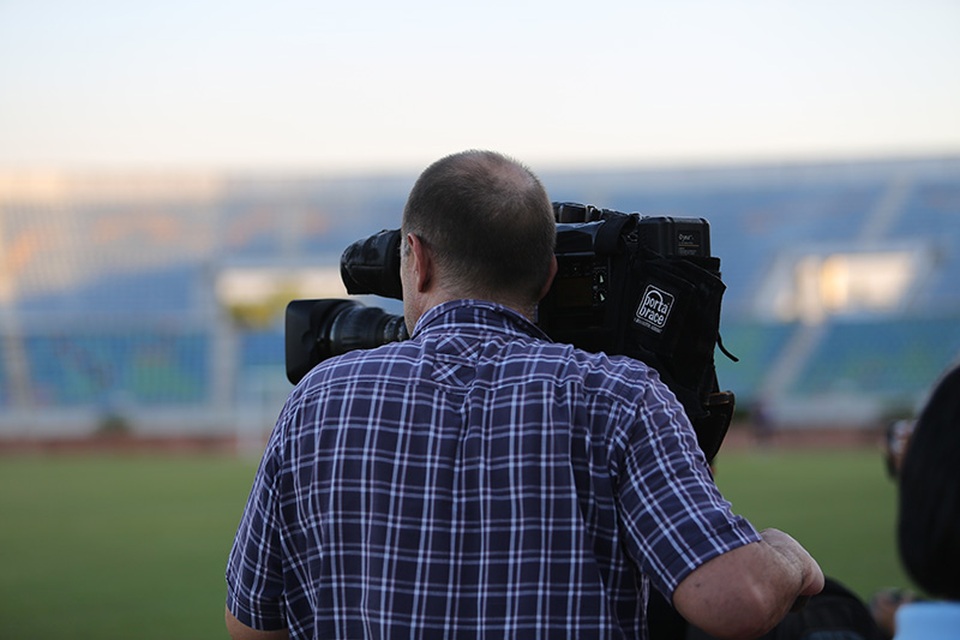 Báo chí bủa vây mỗi khi đội tuyển Việt Nam xuất hiện - 8