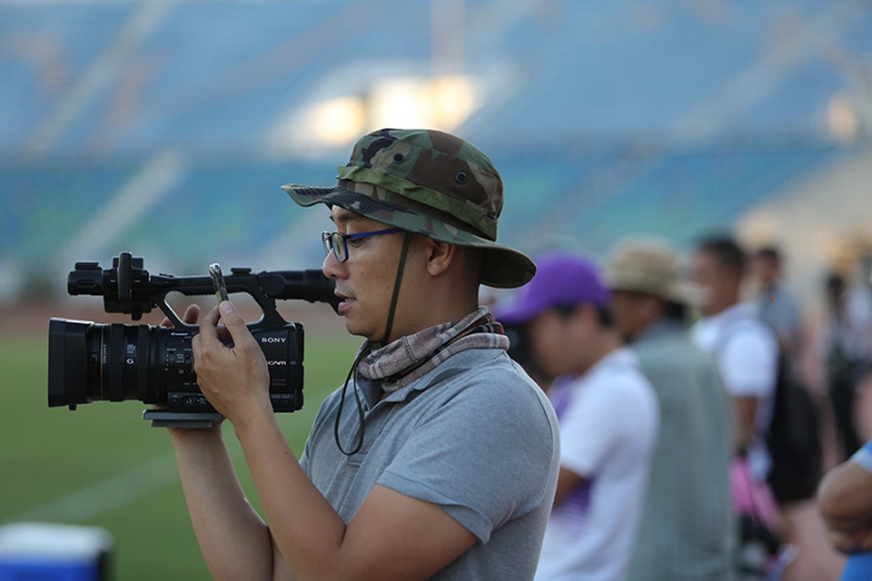 Báo chí bủa vây mỗi khi đội tuyển Việt Nam xuất hiện - 7