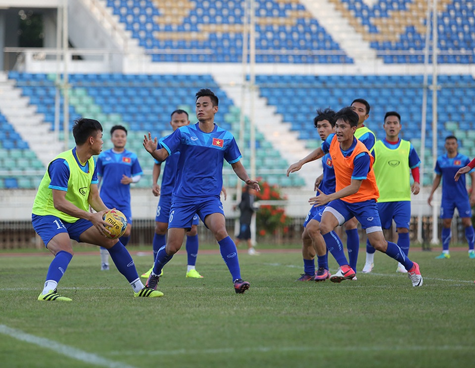 Tuyển thủ Việt Nam rộn tiếng cười trước giờ chốt danh sách - 2
Các cầu thủ tự tin trước trận gặp Myanmar