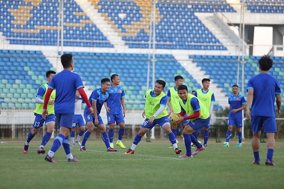 Tuyển thủ Việt Nam rộn tiếng cười trước giờ chốt danh sách - 1
Bầu không khí toàn đội khá vui vẻ