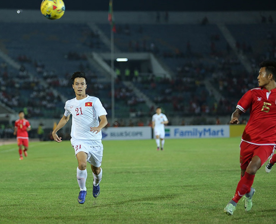 Myanmar 1-2 Việt Nam: Chiến thắng vất vả - 6
Tiền đạo Văn Toàn của đội tuyển Việt Nam, ảnh: T.Lương