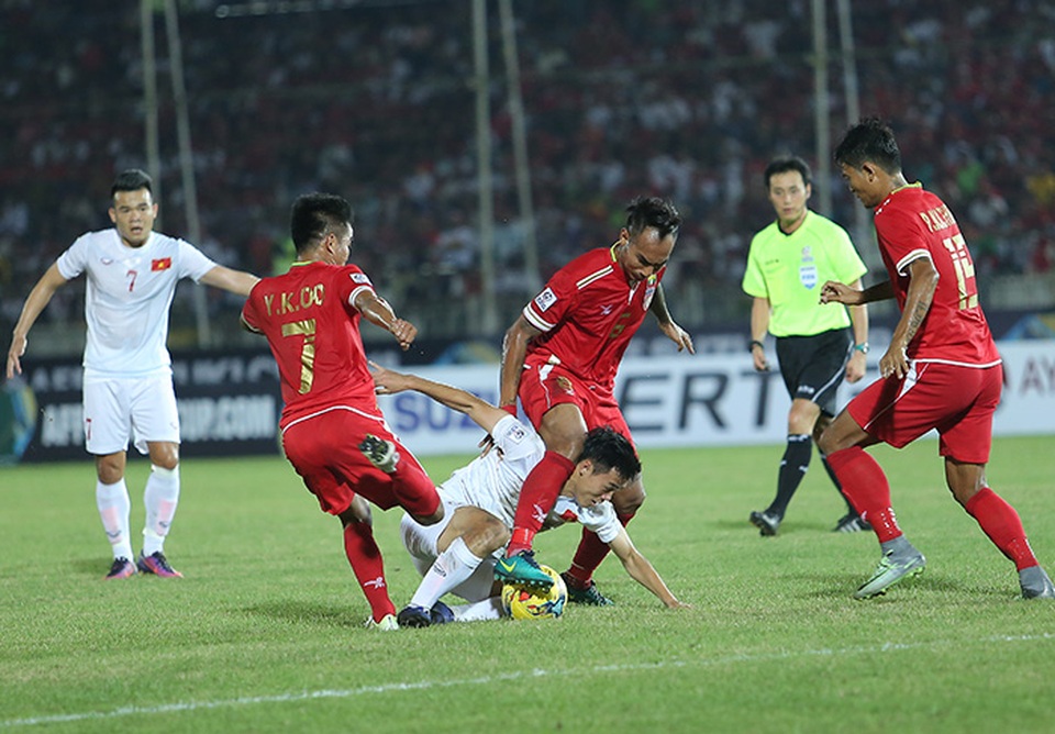 Chiếu chậm trận thắng vất vả của đội tuyển Việt Nam trước Myanmar - 4
Myanmar đã gây áp lực và có được bàn gỡ hòa ở hiệp 2