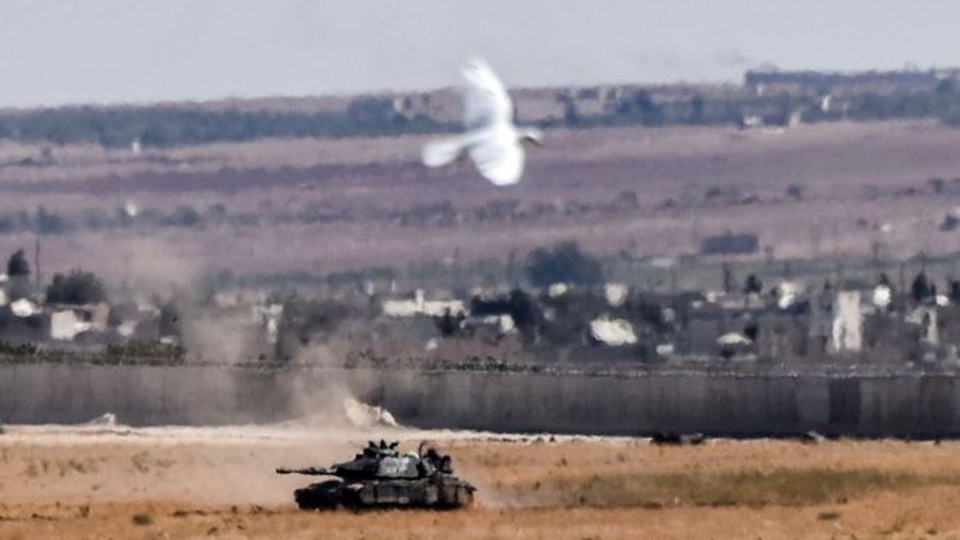 IS mất quyền kiểm soát biên giới Syria-Thổ Nhĩ Kỳ - 1
Xe tăng Thổ Nhĩ Kỳ tại biên giới Syria (Ảnh: AFP)