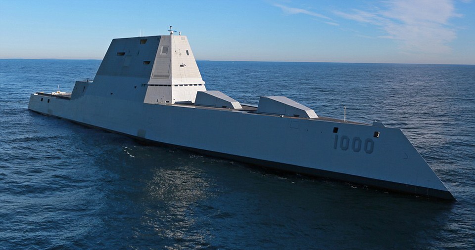 Tàu chiến 4 tỷ USD của Mỹ gặp trục trặc chỉ sau 2 tuần hoạt động - 1
USS Zumwalt có hình thù góc cạnh khác lạ (Ảnh: Hải quân Mỹ)