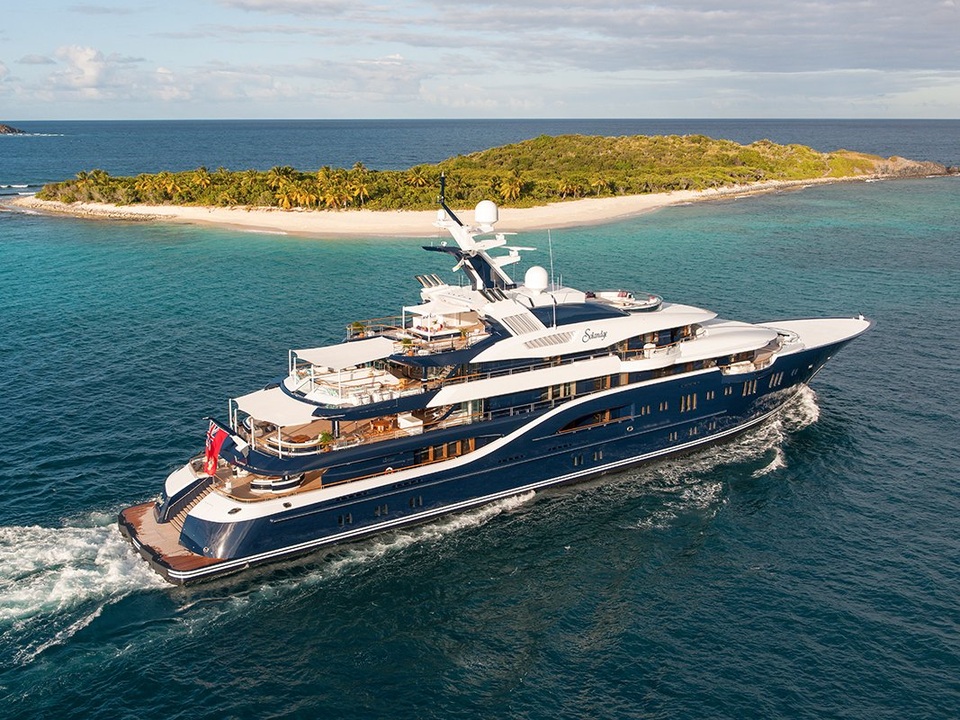 Ngắm chiếc siêu du thuyền xa xỉ đắt bằng... 50 chiếc Rolls-Royce - 1