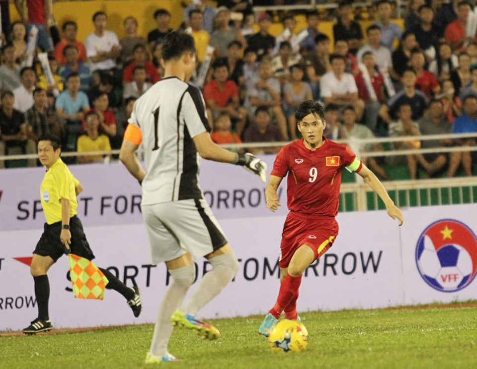 Việt Nam 5-2 CHDCND Triều Tiên: Chiến thắng thuyết phục - 6
Công Vinh chơi cao nhất trên hàng công của đội tuyển Việt Nam