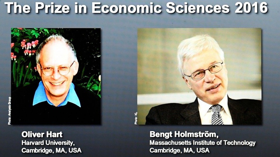 Nghiên cứu về hợp đồng giành giải Nobel Kinh tế 2016 - 1
Hai nhà kinh tế học đoạt giải Nobel Kinh tế 2016 (Ảnh: AFP)