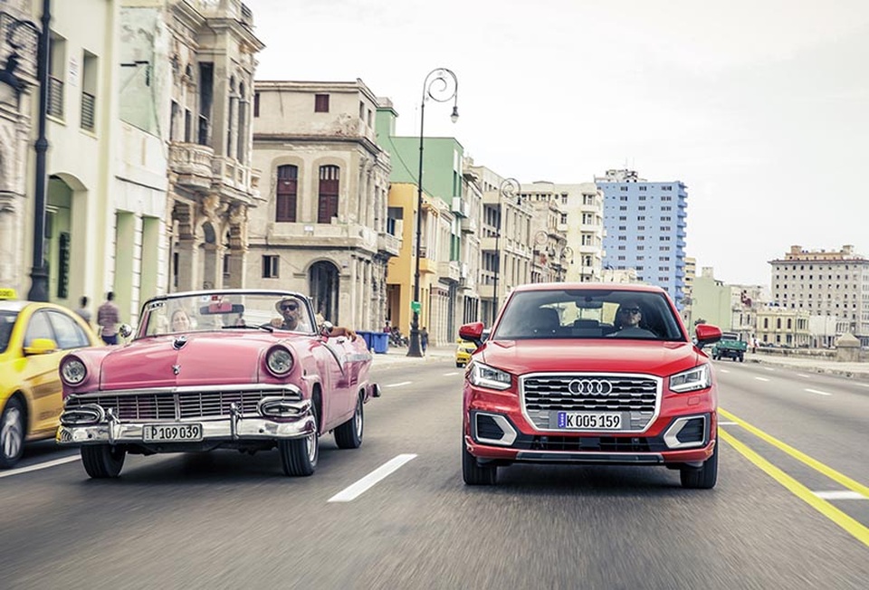 Audi Q2 đã sẵn sàng chinh phục thị trường Việt Nam - 1
Thiết kế khung tản nhiệt đơn hình bát giác kết hợp với hai hốc gió lớn tạo dáng thể thao, mạnh mẽ cho phần đầu xe.