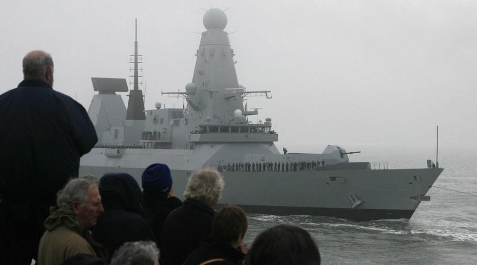 Chiến hạm tối tân của Anh hỏng động cơ khi đang tập trận - 1
Tàu khu trục HMS Duncan của Hải quân Hoàng gia Anh (Ảnh: Reuters)
