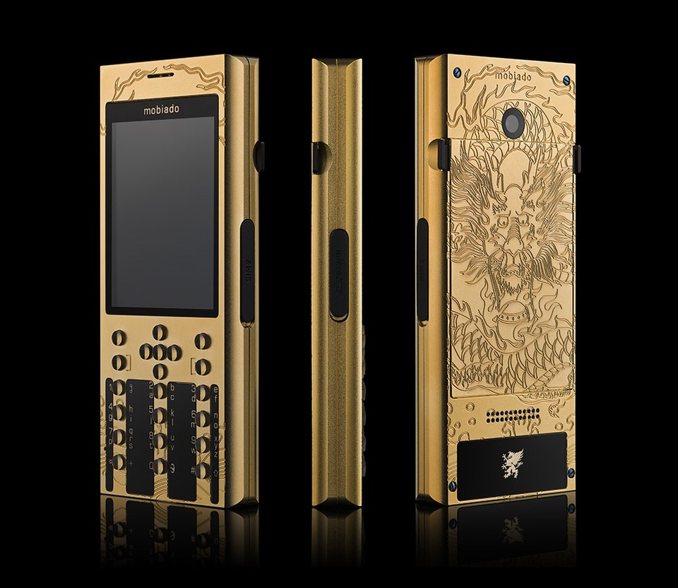 Mobiado Professional 3 GCB Water Dragon Uy long vang tứ hải - 1
Điêu khắc Đại hải long trên điện thoại gồm 16.000 bước phối hợp các kĩ thuật chạm khác và ghép khối.