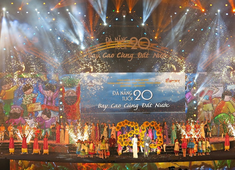 Chương trình nghệ thuật Đà Nẵng tuổi 20 - bay cao cùng đất nước vừa diễn ra tối 30/12