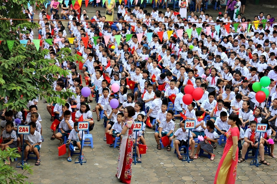 Lãnh đạo Đảng, Nhà nước dự khai giảng cùng các em học sinh - 31 Cô và trò Trường Tiểu học Thanh Xuân Trung trong ngày vui tựu trường. (Ảnh: Phương Nhung)