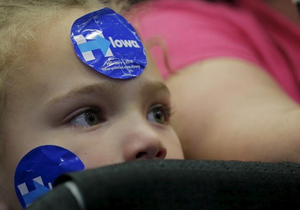 
Alexis Griffiths, 6 tuổi, tại cuộc vận động tranh cử của bà Clinton ở Cedar Rapids, Iowa.
