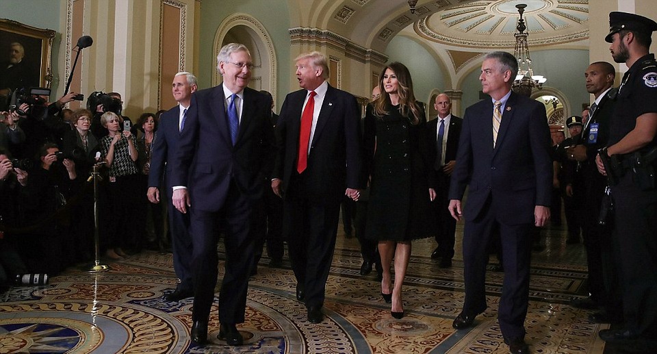 Vợ chồng Tổng thống đắc cử Donald Trump thăm điện Capitol - 5
Chuyến thăm diễn ra 2 ngày sau khi ông Trump, một thành viên đảng Cộng hòa, đắc cử trong cuộc bầu cử tổng thống ngày 8/11.