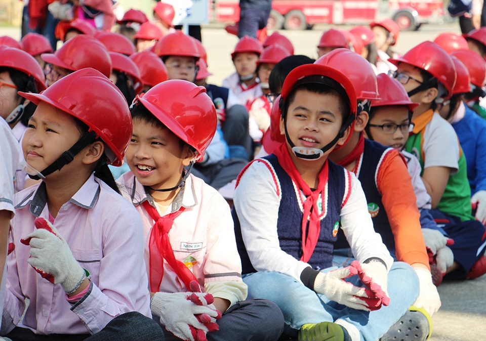 "Thót tim" với trải nghiệm làm lính cứu hỏa của học sinh tiểu học - 2 "Thót tim" với trải nghiệm làm lính cứu hỏa của học sinh tiểu học - 2