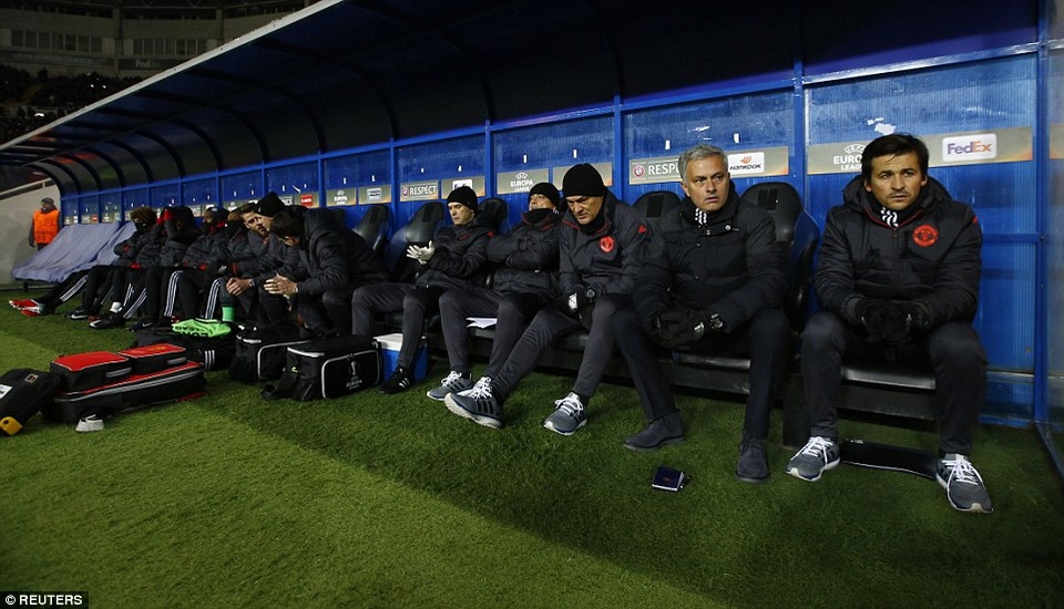 
BHL MU và các cầu thủ dự bị trong trận đấu làm khách trước Zorya
